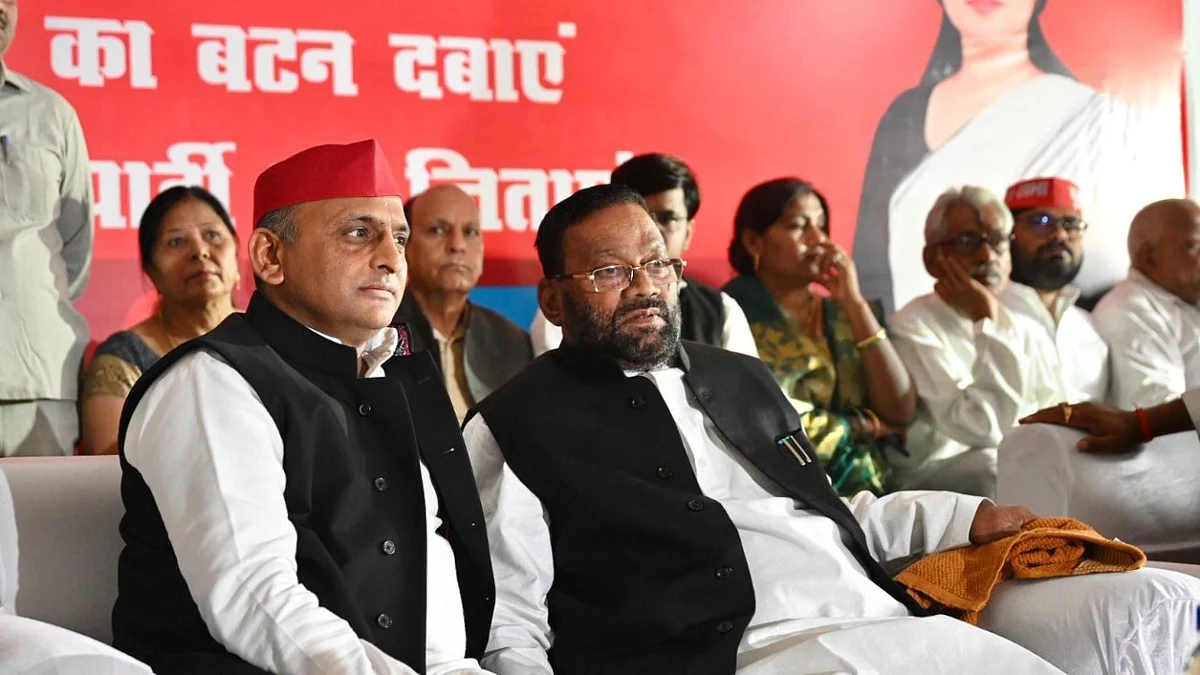 स्वामी प्रसाद मौर्या के बयान पर सपा ने साधी चुप्पी, फूंक-फूंक कर कदम रख रहे अखिलेश