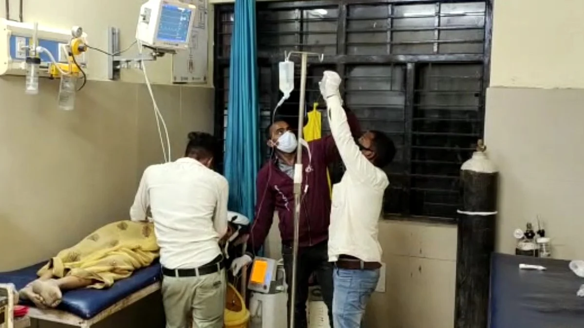 कौशांबी: घर वालों को स्वीकार नहीं थी लव स्टोरी, युवती ने प्रेमी के घर पहुंच खा लिया जहर