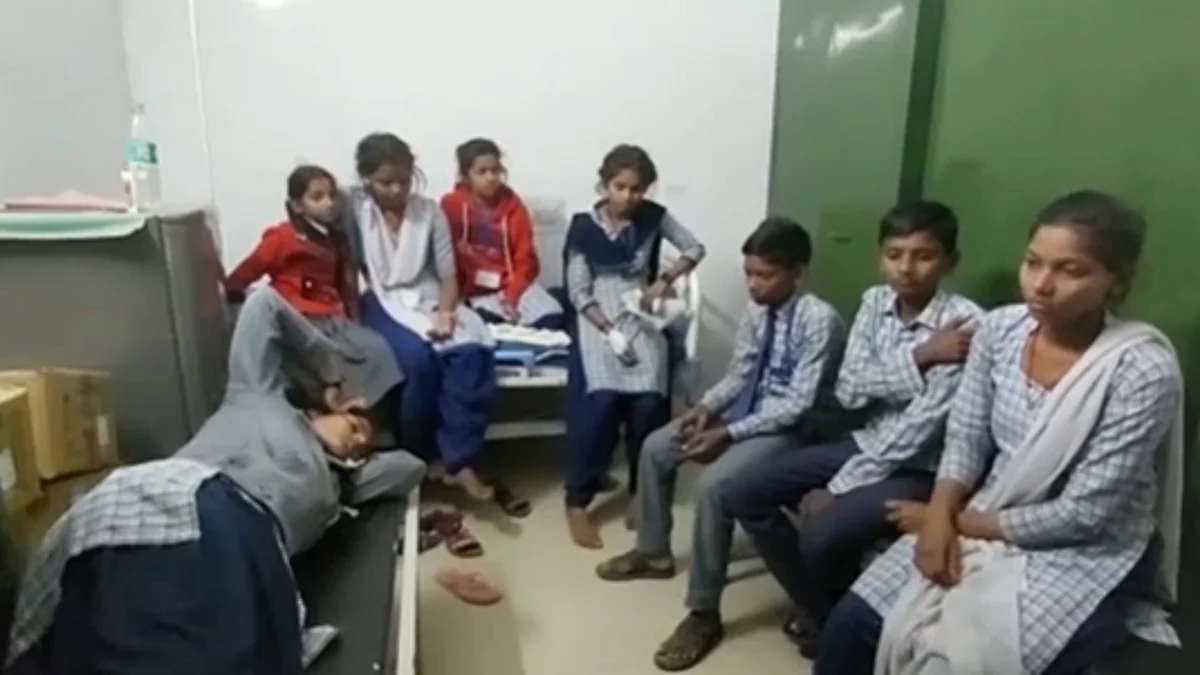 महोबा में स्कूली बच्चों से भरा ऑटो पलटा, 8 बच्चे घायल, जिला अस्पताल चल रहा इलाज