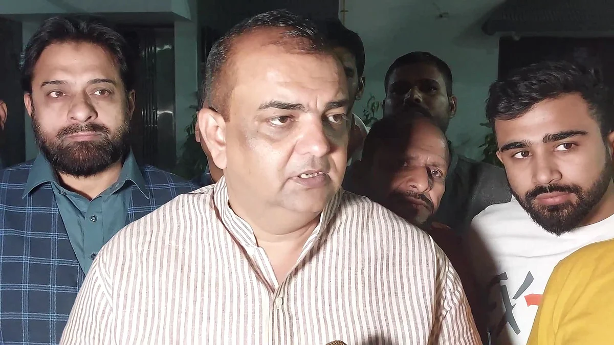 रामपुर उपचुनाव: BJP कैंडिडेट आकाश सक्सेना ने आजम खान का नाम वोटर लिस्ट से काटने की मांग की