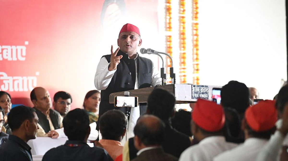 मैनपुरी उपचुनाव: पत्नी डिंपल के लिए चुनावी मैदान में उतरे अखिलेश, कहा- अब तो चाचा भी साथ