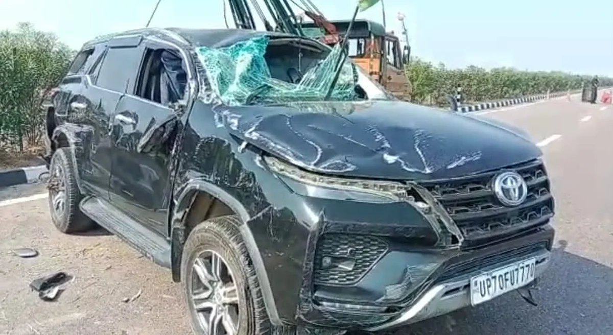 डिंपल यादव के लिए प्रचार करने जा रहीं सपा MLA पूजा पाल की गाड़ी पलटी, हादसे में 3 घायल