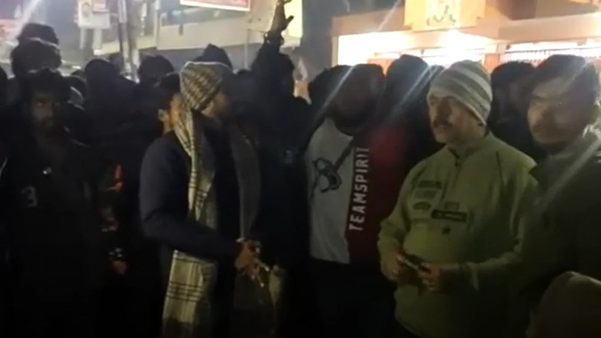 बलिया: BJP विधायक के रिश्तेदार के कुत्ते की मौत पर हुआ जमकर हंगामा, केस दर्ज
