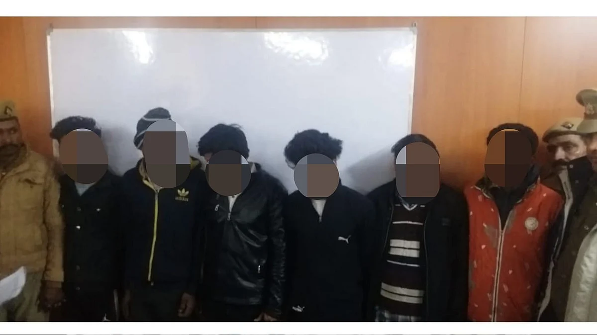 मेट्रो में भीड़ के बीच धक्का लगाकर करते थे मोबाइल चोरी, शक होने पर ऐसे बचते थे, 6 गिरफ्तार