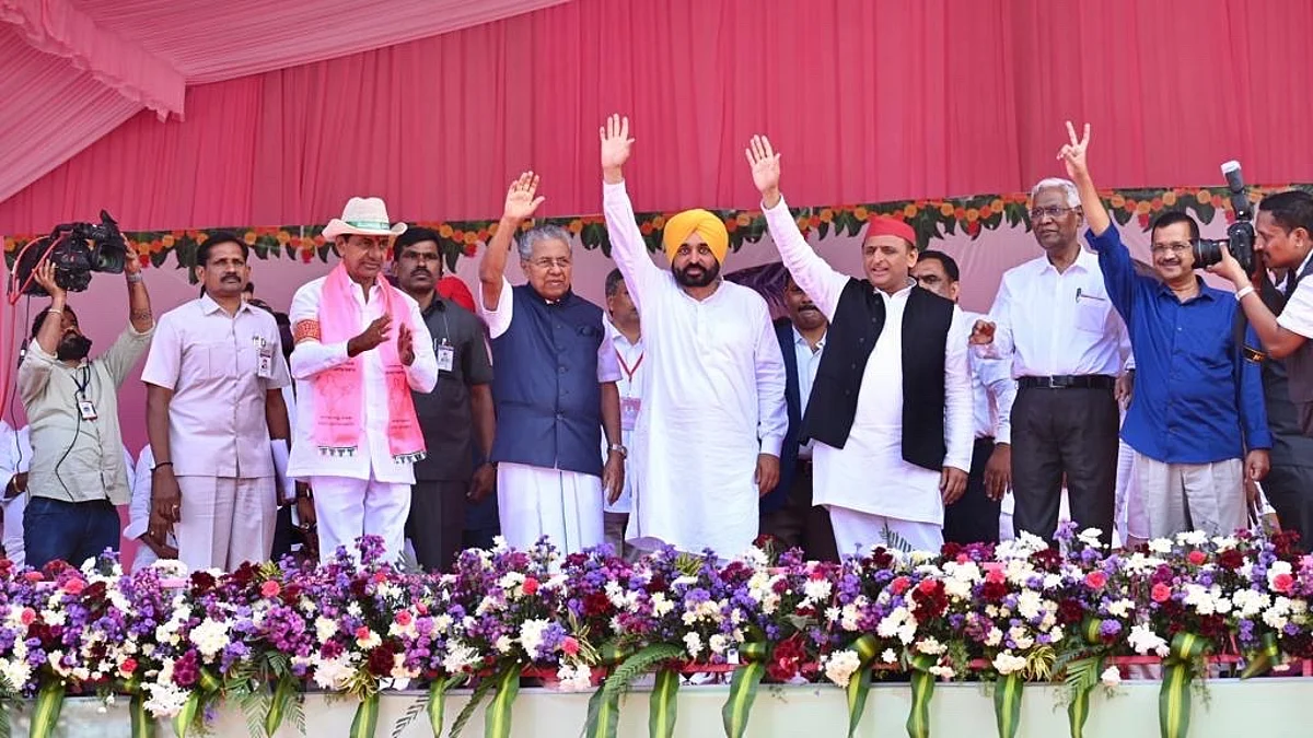 केसीआर की रैली से थर्ड फ्रंट का हुआ आगाज! अखिलेश ने तस्वीरें शेयर कर दिया ये संदेश