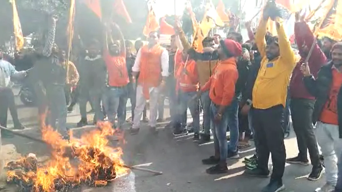 रामचरित मानस पर टिप्पणी को लेकर चौतरफा घिरे स्वामी प्रसाद मौर्य, अब जेल भेजने की उठी मांग