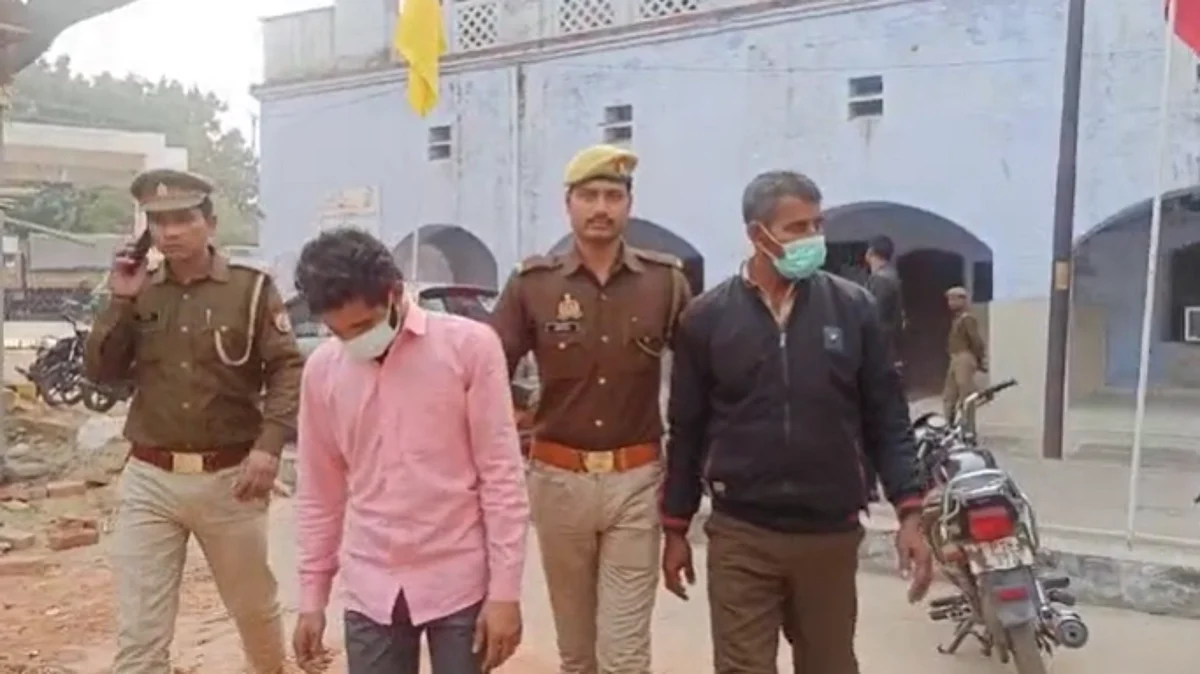 कानपुर: अजब चोर का गजब तरीके, पहले मंदिर में चढ़ाए पैसे, फिर जेवर और दानपात्र उठा ले गए