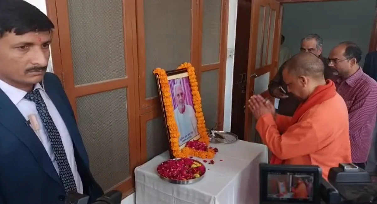 गोरखपुर: पत्रकार शंकर दयाल ओझा और अधिवक्ता ओम प्रकाश मिश्रा को सीएम योगी ने दी श्रद्धांजलि