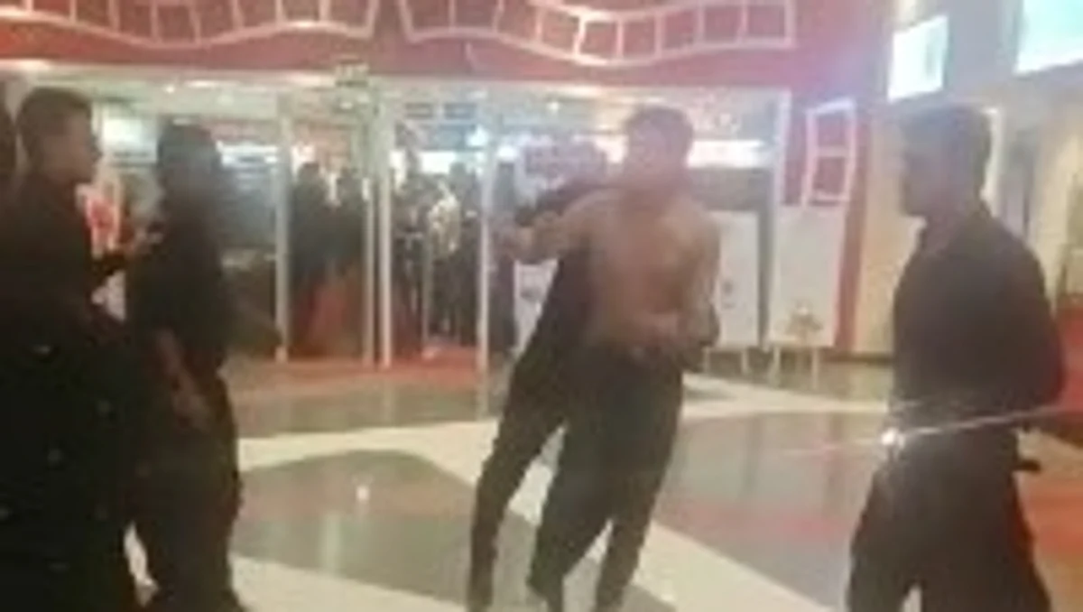पठान मूवी के बीच हुआ कुछ ऐसा कि बरेली के सिनेमा हॉल में हो गई बमचक मारपीट, वीडियो वायरल