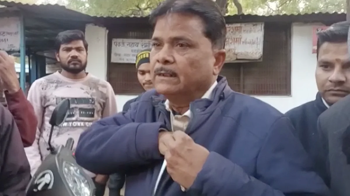 आगरा: स्टांप वेंडर के पास था ₹10 लाख की नकदी से भरा बैग, वह फीते बांधने के लिए झुका और...