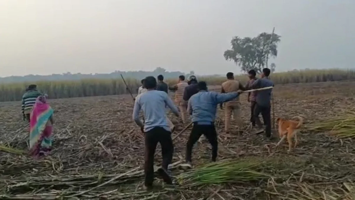 लखीमपुर: विवाद सुलझाने गई पुलिस की ही हो गई पिटाई, दंबगों ने दरोगा की पिस्टल भी छिनी