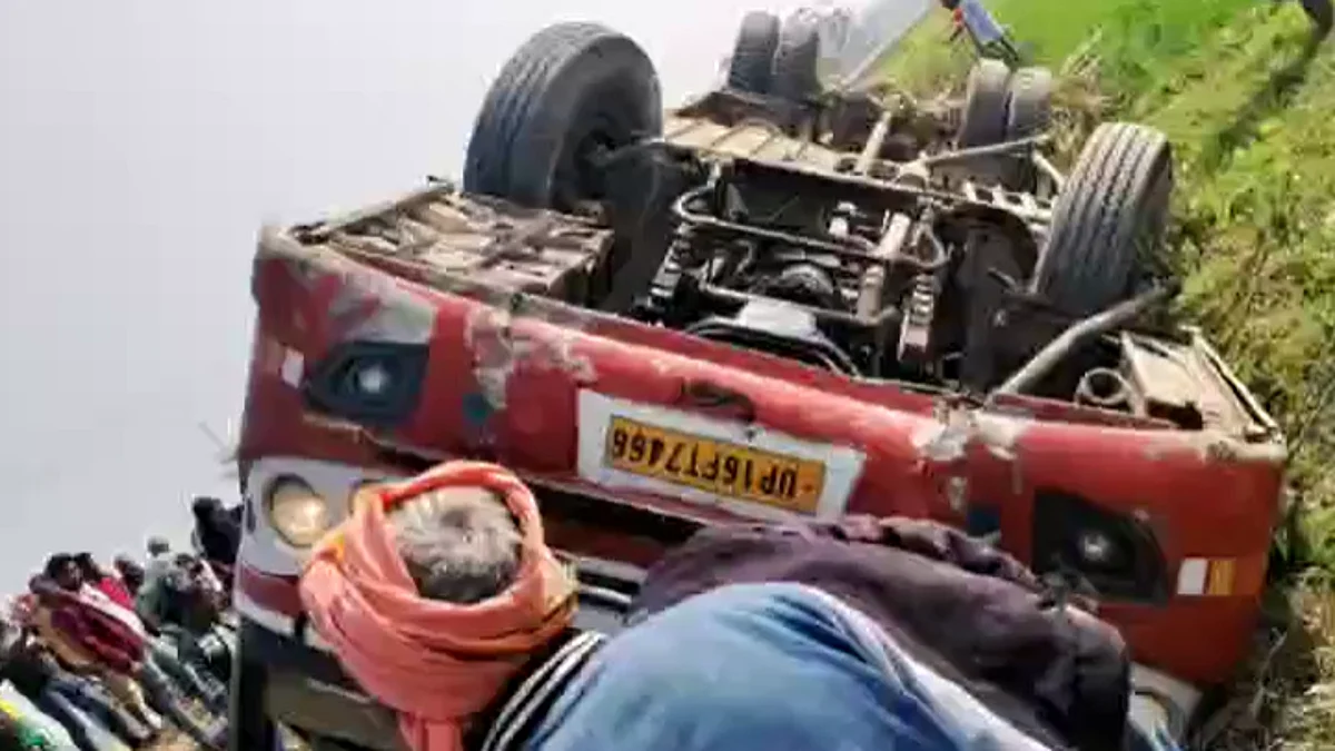 त्रिवेणी स्नान कर लौट रहे भारतीय श्रद्धालुओं से भरी बस नेपाल में पलटी, कई की हालत गंभीर