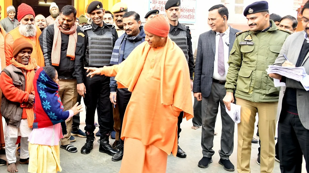 गोरखपुर: CM योगी का आभार जताते हुए महिला हुई भावुक, बोली- आपकी कृपा से पक्का मकान मिल गया