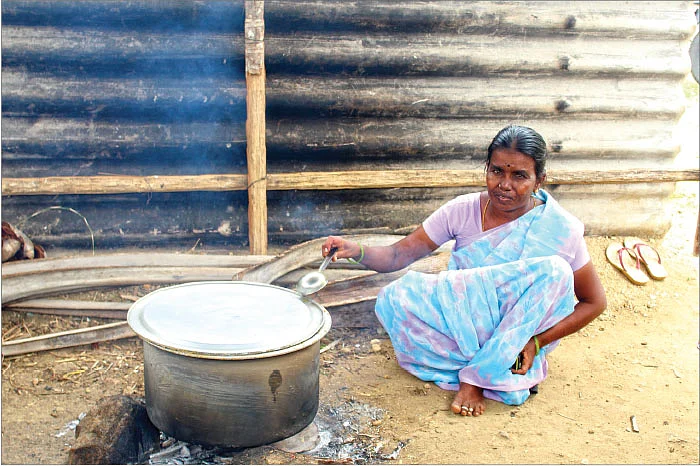 “கவருமெண்டு போடுற சோறுதான்... அதுக்காக ஜாதி கௌரவத்தை விடமுடியுமா?”