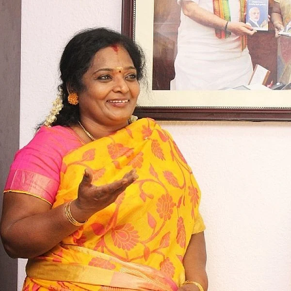`ஐ லைக் டுமிலிசை!’ - 2017 தமிழிசைக்கு எப்படி இருந்தது? #2017ViralCelebs #ThrowBack2017