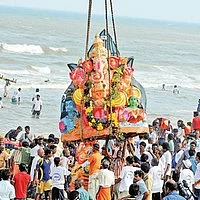 விநாயகர் சிலைகள் 2வது நாளாக கடலில் கரைப்பு!