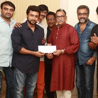 வெள்ள நிதி திரட்டும் நடிகர் சங்கம்: சூர்யா ரூ.25 லட்சம், விஷால் ரூ.10 லட்சம் வழங்கினர்!