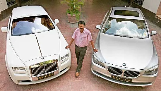 அன்று 1 சலூன் கடை ஓனர், இன்று 209 சலூன் கார்களின் ஓனர்!