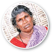 விறகு சுமக்கும் டாக்டரம்மா!