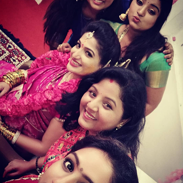 ``ஃப்ரெண்ட்ஸோட சர்பிரைஸ் வளைகாப்பு, கூடிய சீக்கிரம் வீட்ல முறைப்படி வளைகாப்பு'' - சந்தோஷி