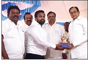 தாதா மகனுக்கு தலைவர் பதவியா? - மாணவர் காங்கிரஸ் மல்லுக்கட்டு