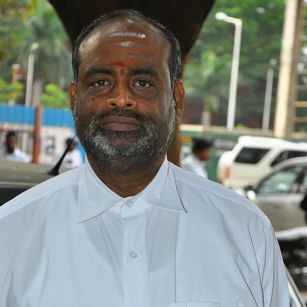 அரசு மருத்துவமனையில் அ.தி.மு.க அம்மா அணி எம்.பி நவநீதகிருஷ்ணன் அனுமதி