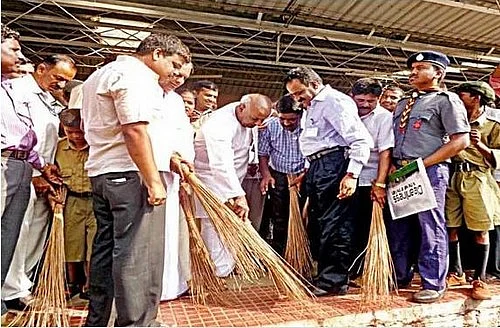 தூய்மை இந்தியா திட்டத்தில் பங்கேற்ற தேவகவுடாவுக்கு, பிரதமர் மோடி பாராட்டு!