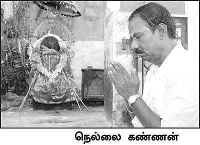 அன்னை மீனாட்சி திருவிளையாடலைத் தொடங்கிட்டா...