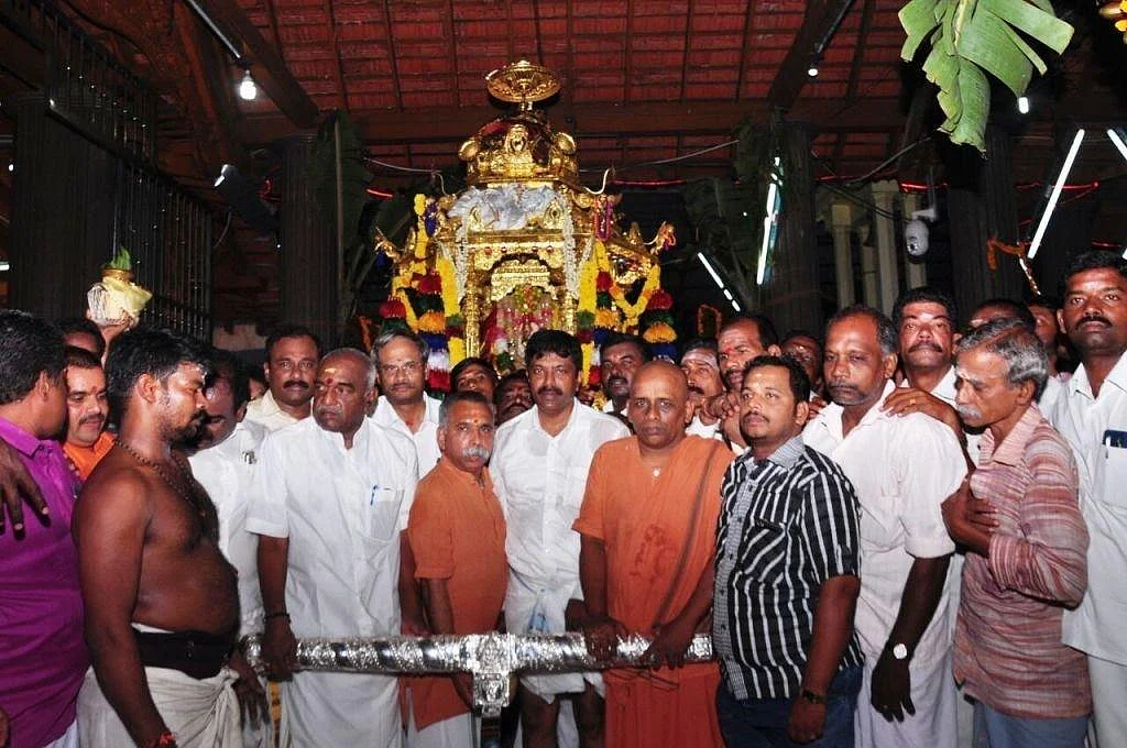 மண்டைக்காடு பகவதி அம்மன் கோயிலில் முதன்முறையாகத் தங்கத் தேரோட்டம்! - பக்தர்கள் மகிழ்ச்சி
