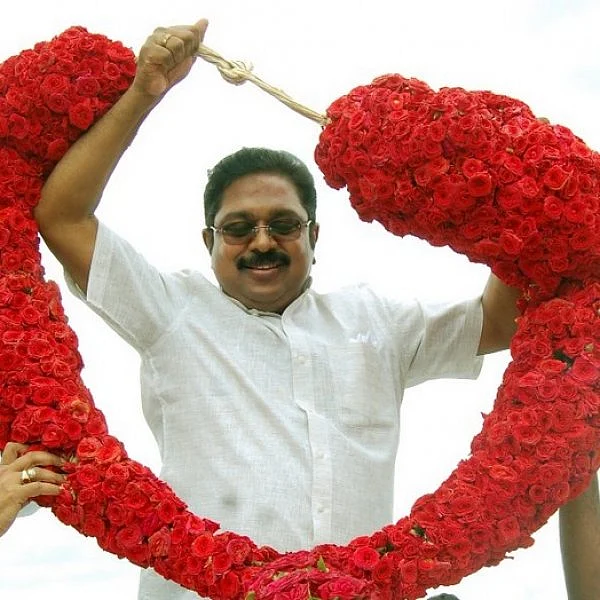 பங்களா வீடு... ஆர்.கே.நகரில் குடியேறும் தினகரன்