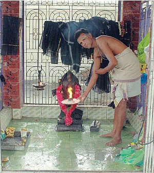 மங்குச்சனியின் பாதிப்புகளை அகற்றும் ஒற்றை சனீஸ்வரர்!