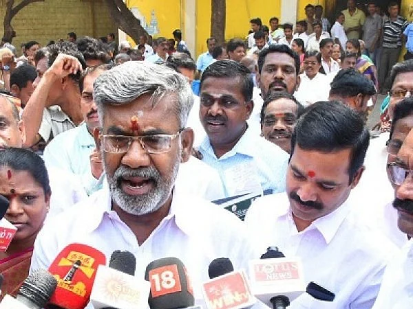திருச்சி: `அ.தி.மு.க பொதுச்செயலாளர் சசிகலாவா?’ - பதிலளிக்க மறுத்த அமைச்சர் வெல்லமண்டி நடராஜன்