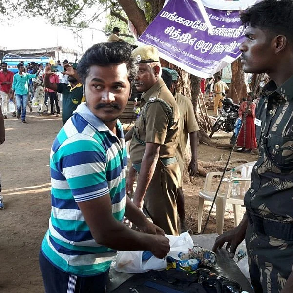 கண்ணகி கோயிலுக்குப் படையெடுக்கும் பக்தர்கள் −கடும் சோதனைக்குப் பின்னரே அனுமதி!