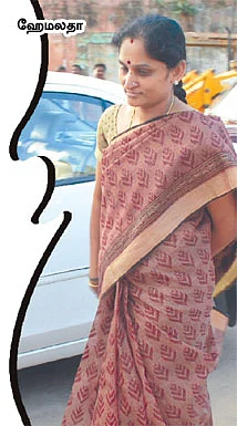'சின்னம்மா வாயைத் திறந்தால்..?''
