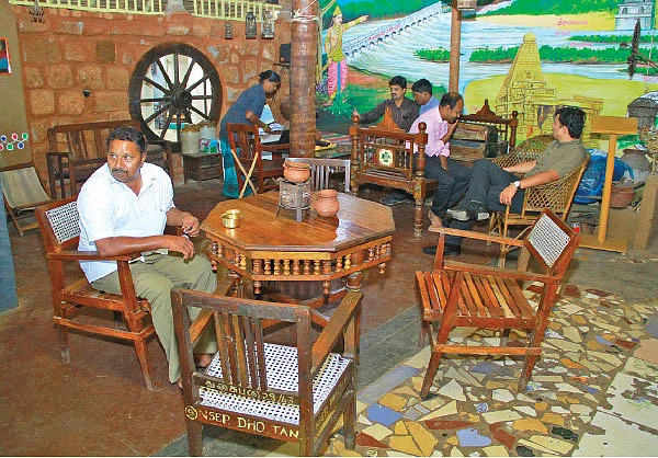 கேழ்வரகுக் கொழுக்கட்டை, இளநீர் பாயசம்... தஞ்சாவூரில் ஒரு பாரம்பர்ய உணவகம்!