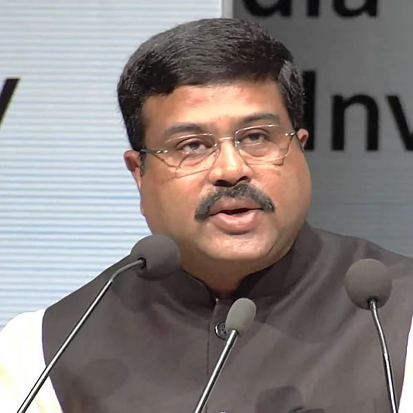 `தினசரி பெட்ரோல்,டீசல் விலை நிர்ணயம் செய்யும் முறையை மாற்றும் எண்ணமில்லை!’ - அமைச்சர் திட்டவட்டம்