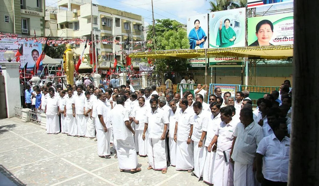 அ.தி.மு.க. தலைமை அலுவலகத்தில் ஒரு மகளிரைக்கூடக் காணோம்! களையிழந்த முதல்வர் பழனிசாமி நிகழ்ச்சி