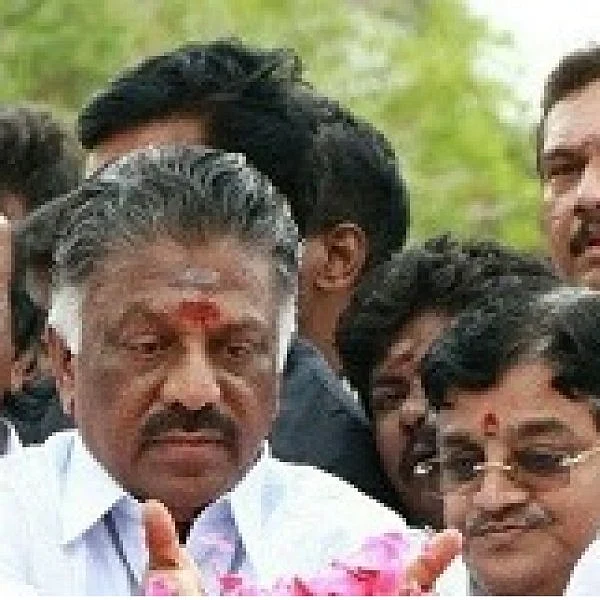 தினகரன் ஆதரவு எம்.எல்.ஏ-க்கள் பெங்களூக்கு மாற்றமா?!