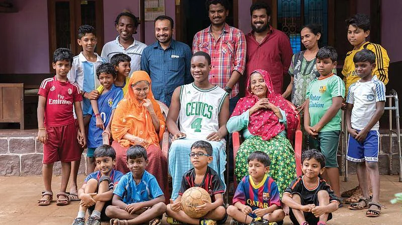 இனவாத பிரச்னையை எழுப்பிய நைஜீரிய நடிகருக்கு கேரள அமைச்சர் ஆதரவு!