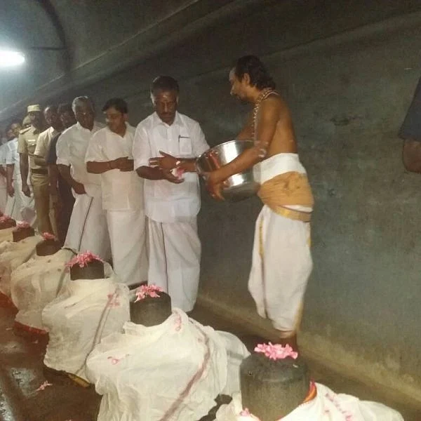 திரும்ப வருவேன்னு சொல்லு..! - தஞ்சையைக் குறிவைக்கும் ஓ.பன்னீர்செல்வம்