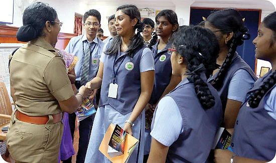 போலிஸைப் பார்த்து பயப்படாதீர்கள்!
