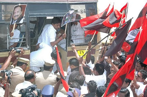 பிரபாகரன் சிலை அகற்றப்பட்டதை கண்டித்து, மதிமுக, நாம் தமிழர் கட்சி ஆர்ப்பாட்டம்!