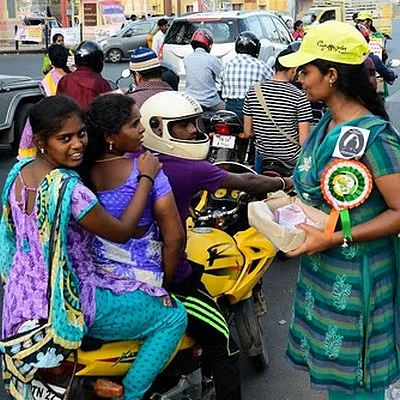 சாலை விதிகளை கடைபிடிக்க சென்னையில் விழிப்புணர்வு பிரச்சாரம்!