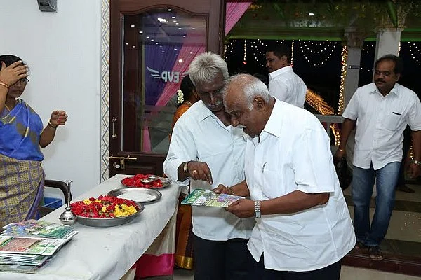 திருமண விழாவில் 'பசுமை விகடன்'!