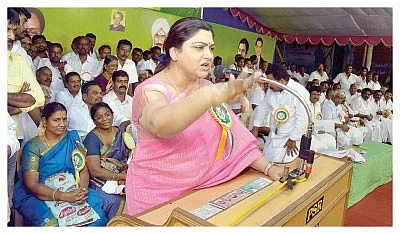 சம்பாதித்துவிட்டுத்தான் அரசியலுக்கு வந்துள்ளேன்.. சிலரைப்போல அல்ல!