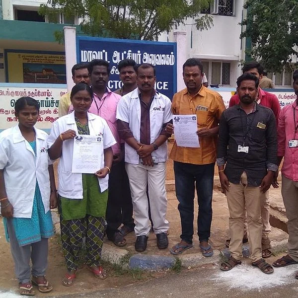 `தீபாவளி முதல் வேலைநிறுத்தம்!’ - எச்சரிக்கும் 108 ஆம்புலன்ஸ் ஊழியர்கள்