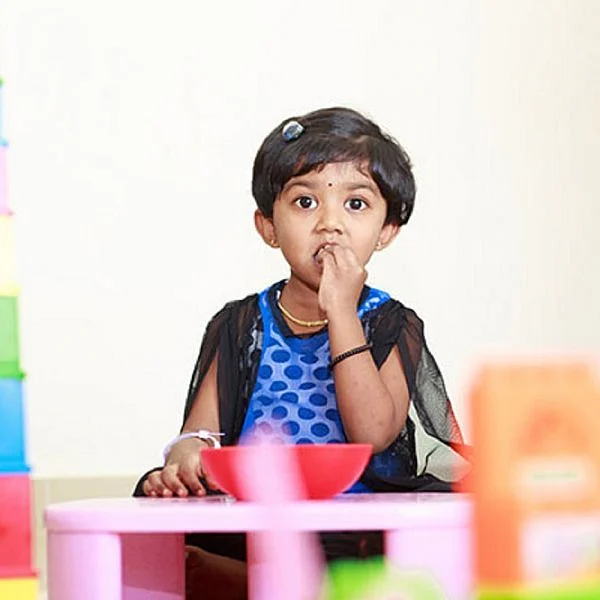 இடது கைப் பழக்கம் உள்ள குழந்தைகளை எவ்வாறு வழிநடத்த வேண்டும்? #GoodParenting