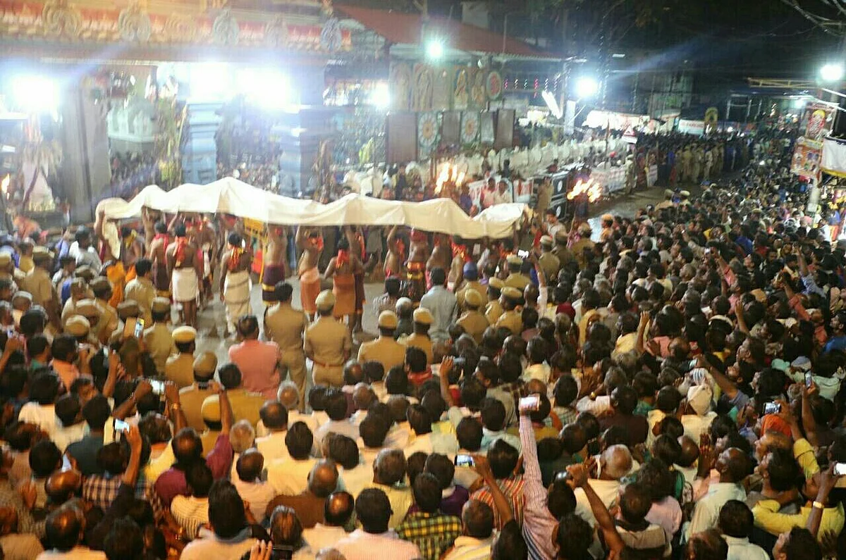 குழந்தைகள்கூட அழமாட்டார்கள்! - ஆச்சர்யமூட்டும் மண்டைக்காடு பகவதி அம்மன் நிசப்த பூஜை #MyVikatan