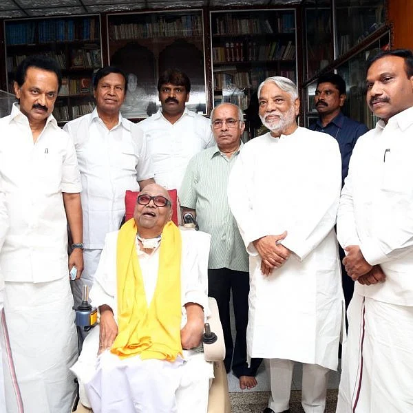 'மூன்றாவது அணி' - அரசியல் சதுரங்க ஆட்டத்தில் வெல்லப் போவது யார் ?