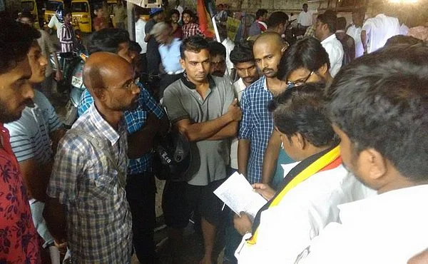 ஓட்டு வேணுமா.. ஒப்பந்தத்தில் கையெழுத்து போடு!